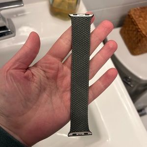Apple Braided Solo Loop 41mm Olive Green Size 6